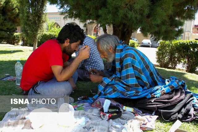 چرایی جمع شدن معتادان در میدان مشتاق کرمان؟