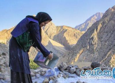 برداشت نمک در روستای سرآقاسید از جمله میراث ناملموس چهارمحال و بختیاری است